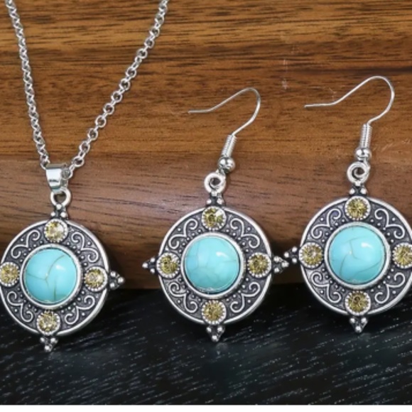 Rhinestone Embossed Earrings & Necklace Set - Picture 1 of 5